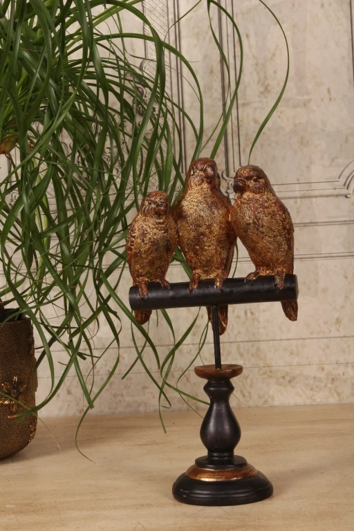 Figurka papugi na podstawce – złoto – 33 cm